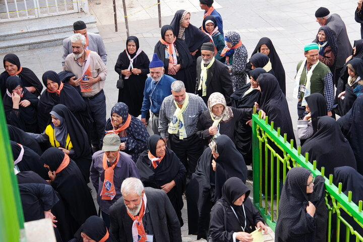 تشرف ۱۲۰۰ سالمند استان مرکزی به زیارت حرم بانوی کرامت