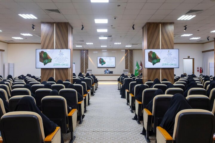 تقرير مصور/  إقامة ندوة تثقيفية ضمن برنامج رابطة خطيبات المنبر الحسيني بكربلاء المقدسة
