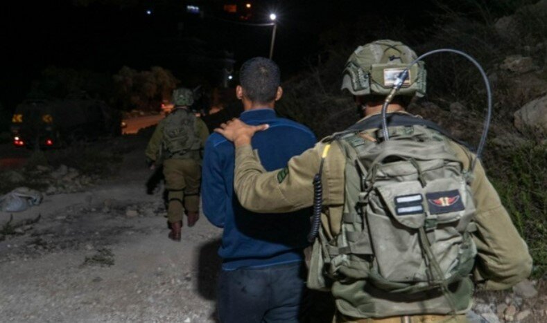 Batı Şeria’da Gece Boyu Süren İşgal Baskınları: En Az 95 Filistinli Gözaltına Alındı ve Saha Sorgusuna Çekildi