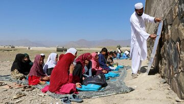 مدرسه زیر آفتاب و باران؛ روایت محرومیت آموزشی در جنوب افغانستان