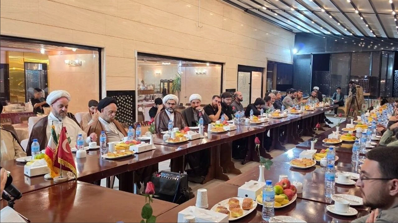 Türkiyeli İlahiyat Öğrencileri Kum’da Bir Araya Geldi: Şehit İmam Hamanei Anısına Anma Programı Düzenlendi + Foto