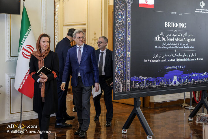 نشست وزیر امورخارجه با سفرا و روسای نمایندگی‌های خارجی مقیم در تهران