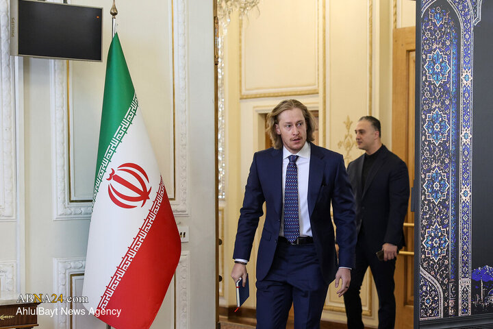 نشست وزیر خارجه با سفرا و نمایندگی های سیاسی در تهران