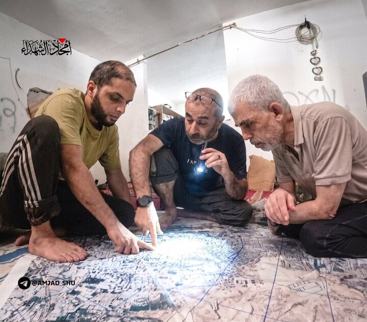 تقرير مصور/ كتائب القسام تنشر صوراً جديدة للقائد الشهيد يحيى السنوار وهو يواجه قوات الاحتلال الصهيوني بغزة