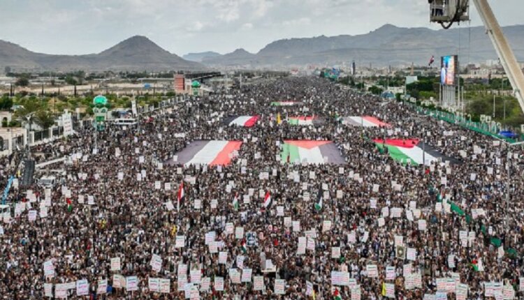 Millions Rally in Sanaa in Support of Palestine, Pledge Mobilization Against Saudi Escalation