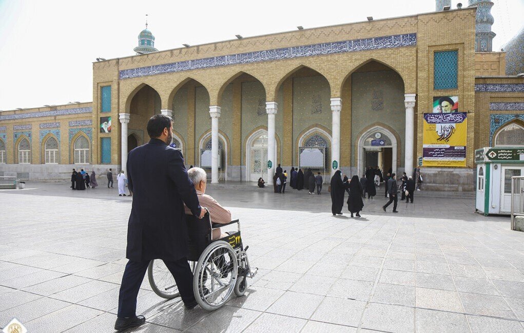 خدمات على مدار الساعة لكبار السن في حرم كريمة أهل البيت(ع) بمدينة قم المقدسة