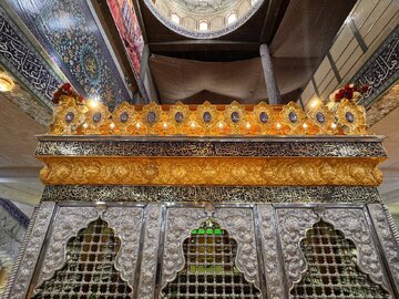Informe fotográfico | El Santuario de Al-Abás(P) mantiene la sagrada reja y apoya la preservación del santuario de Safi Safa al-Yamani en Nayaf