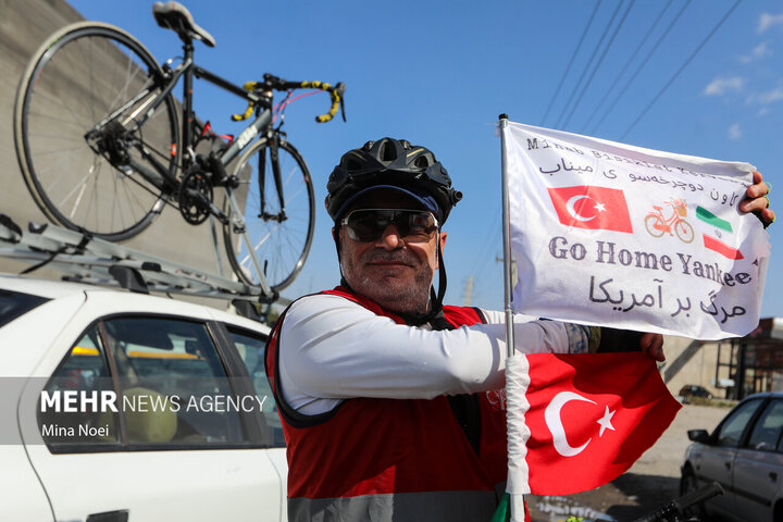 Turkish cyclists pay tribute to Minab martyrs in Tabriz