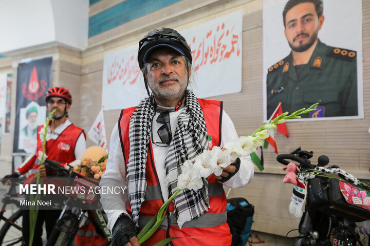 Turkish cyclists pay tribute to Minab martyrs in Tabriz