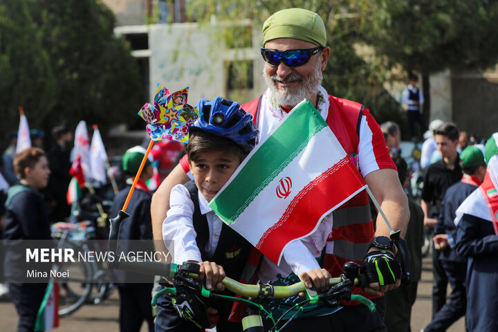 Turkish cyclists pay tribute to Minab martyrs in Tabriz