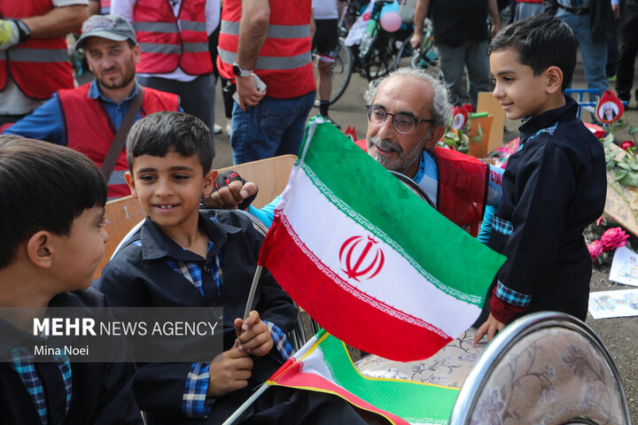 Turkish cyclists pay tribute to Minab martyrs in Tabriz