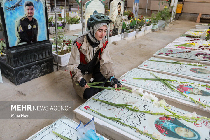 Turkish cyclists pay tribute to Minab martyrs in Tabriz
