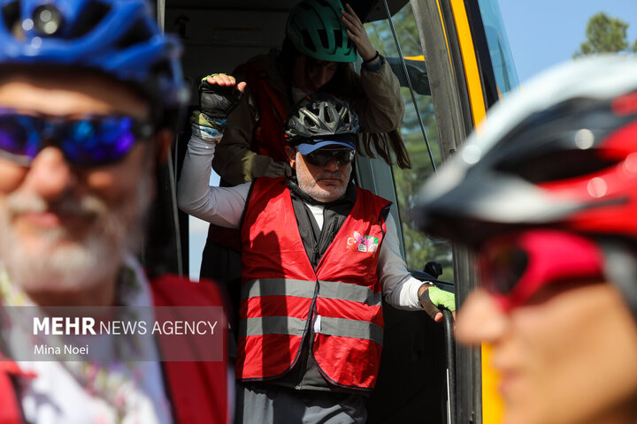 Turkish cyclists pay tribute to Minab martyrs in Tabriz