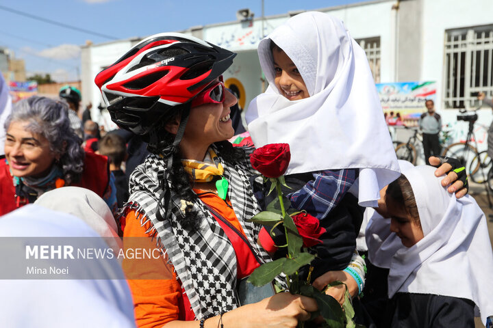 Photos: Turkish cyclists pay tribute to Minab martyrs in Tabriz