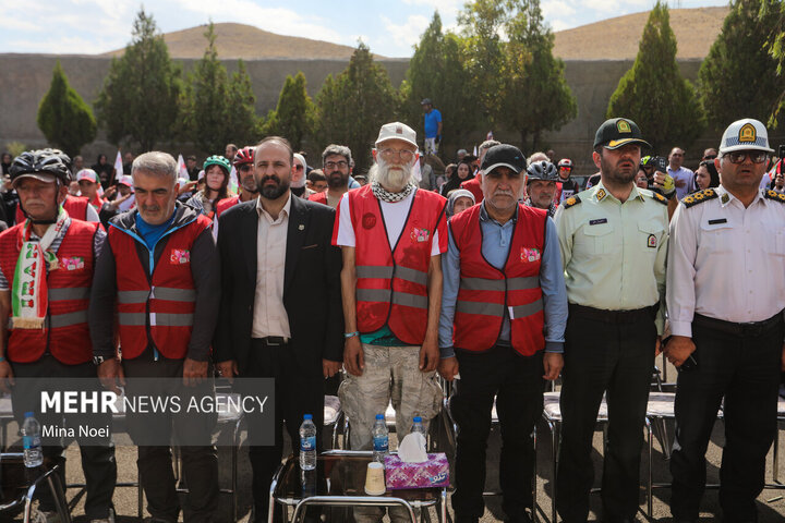 Turkish cyclists pay tribute to Minab martyrs in Tabriz