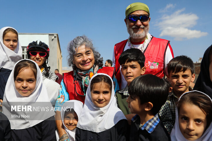 Turkish cyclists pay tribute to Minab martyrs in Tabriz