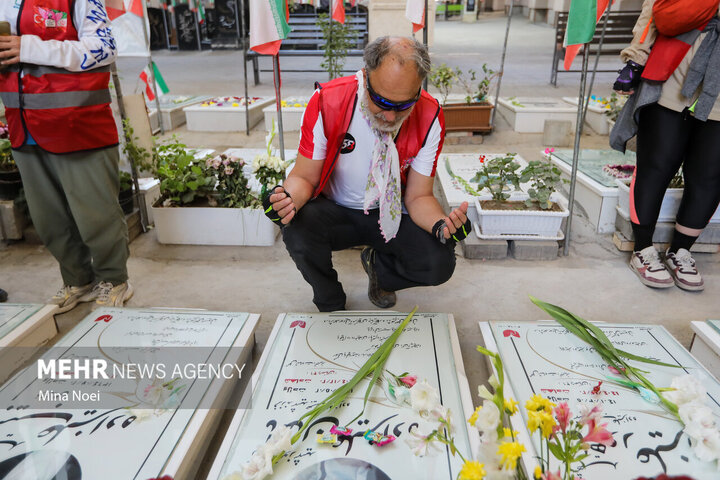 Turkish cyclists pay tribute to Minab martyrs in Tabriz