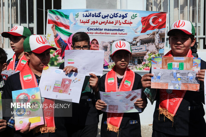 Turkish cyclists pay tribute to Minab martyrs in Tabriz