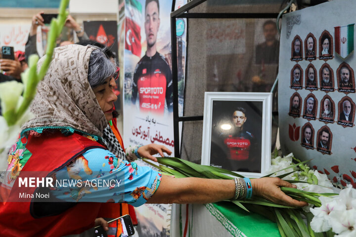 Turkish cyclists pay tribute to Minab martyrs in Tabriz
