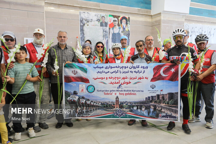 Turkish cyclists pay tribute to Minab martyrs in Tabriz