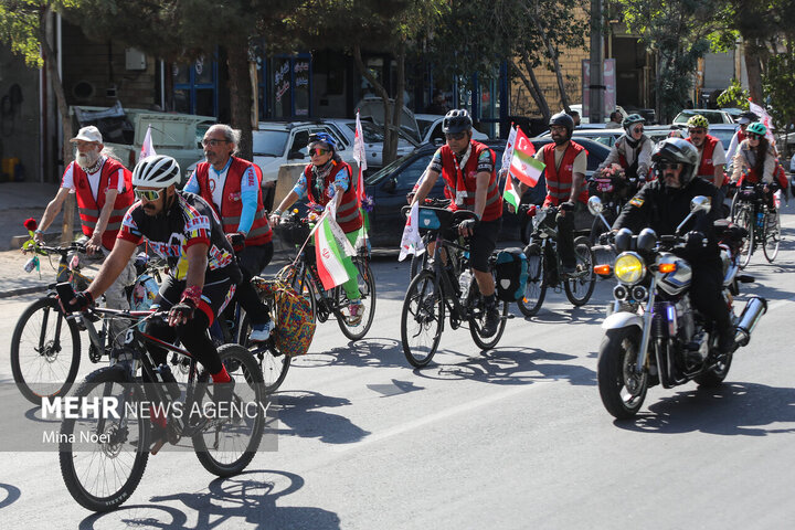 Turkish cyclists pay tribute to Minab martyrs in Tabriz