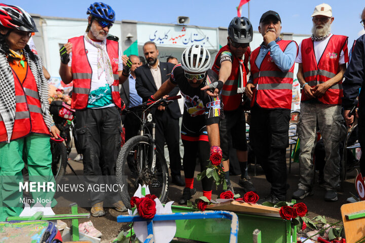 Turkish cyclists pay tribute to Minab martyrs in Tabriz