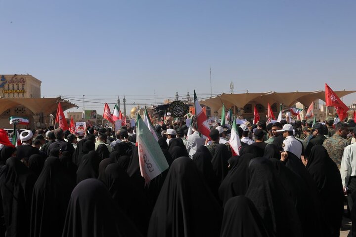 پیکر مطهر شهید آقایی در آغوش مردم قم به زیارت حرم بانوی کرامت رفت
