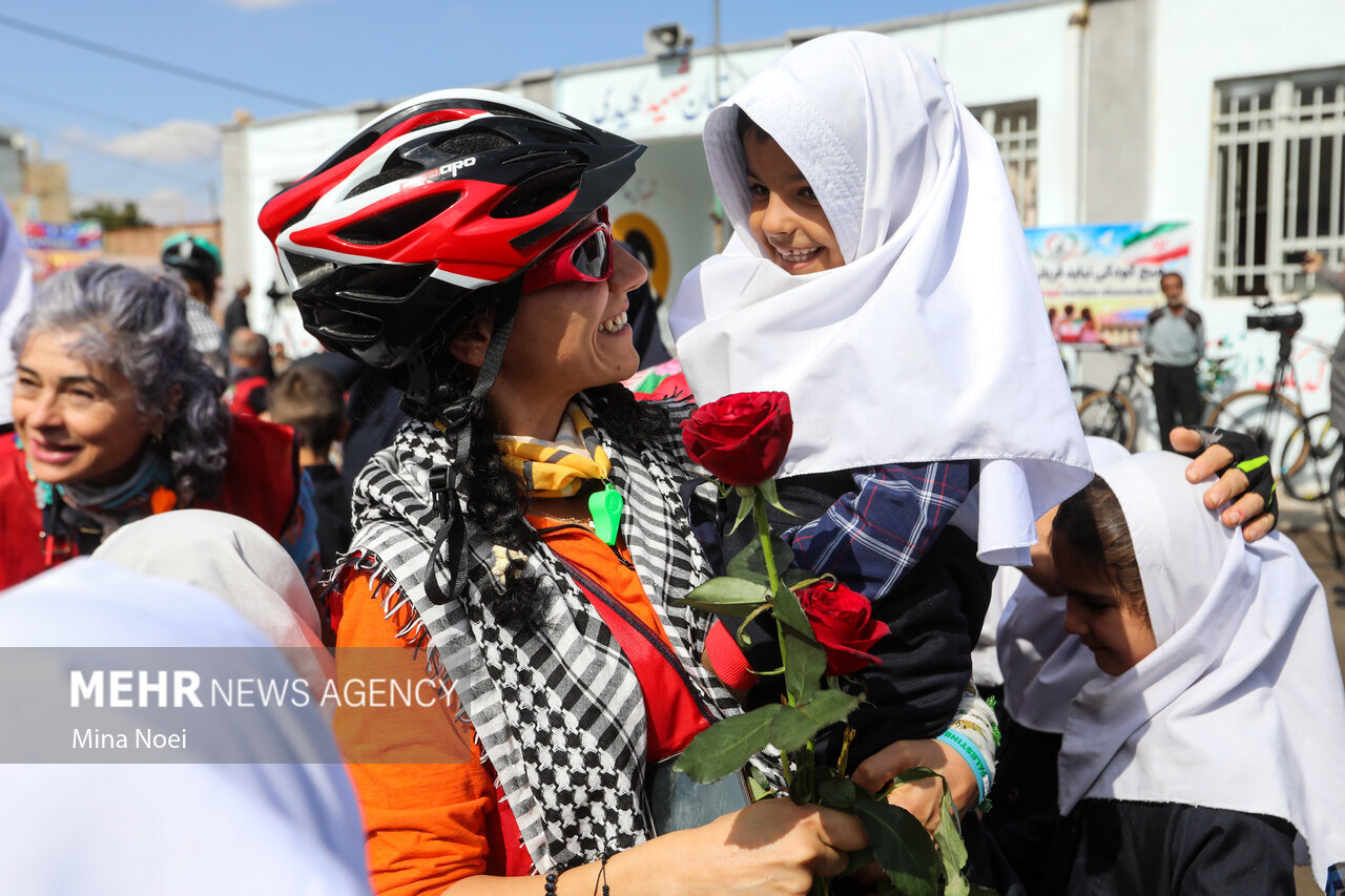 Photos: Turkish cyclists pay tribute to Minab martyrs in Tabriz