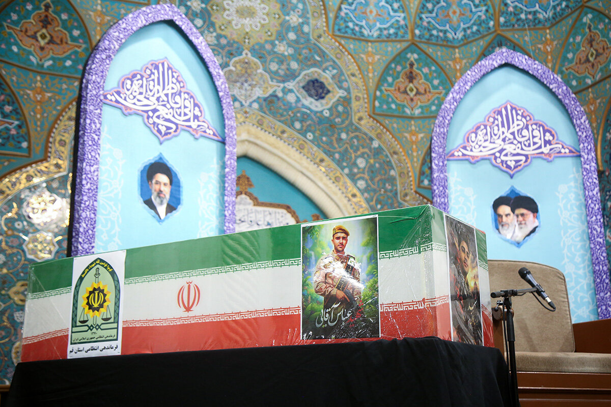 Photos: Farewell ceremony of people of Qom to Martyr Aghaei