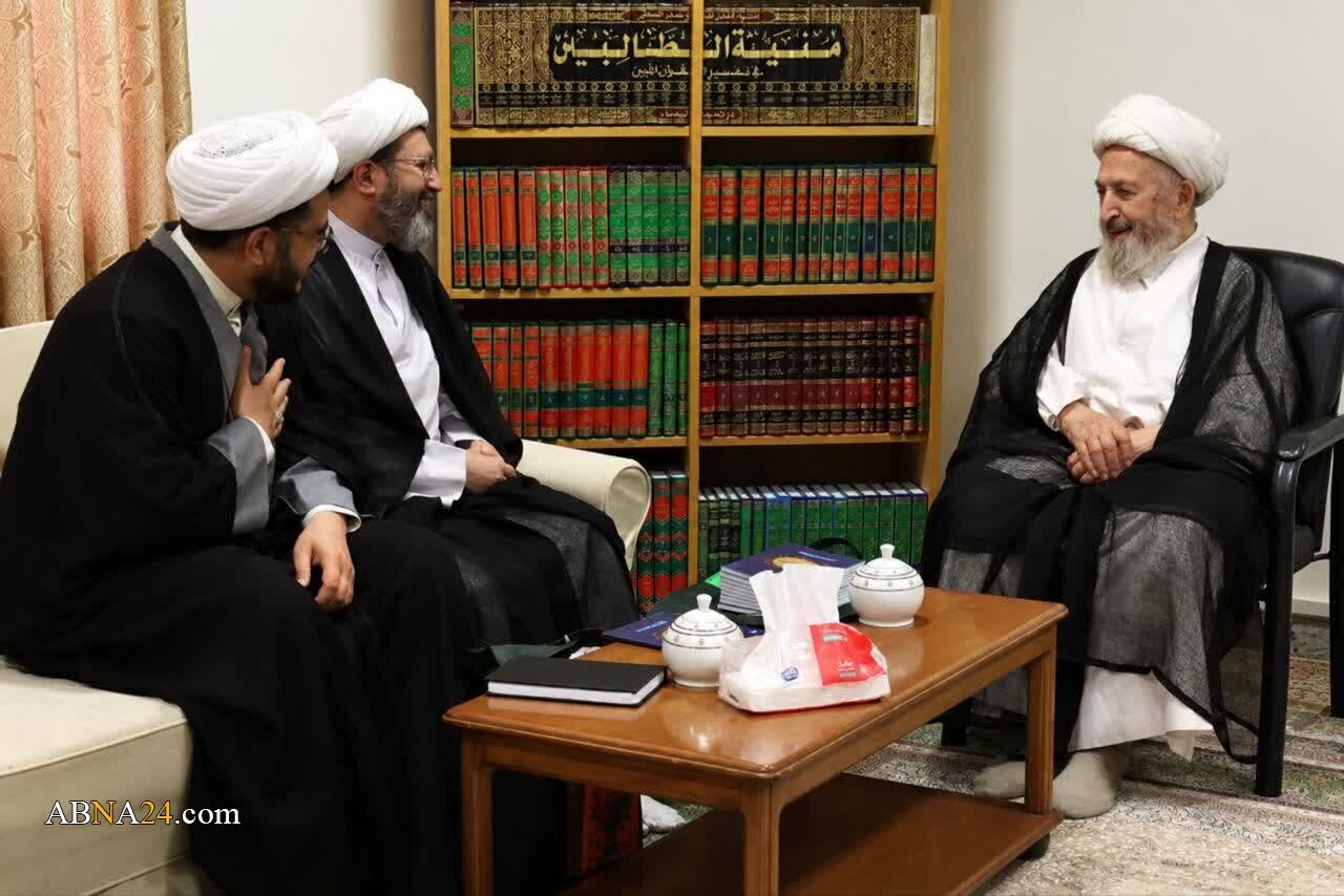 يدعو المرجع الديني الأعلى آية الله العظمى السبحاني إلى تعزيز التدريب العلمي في دار العلم الرضوي