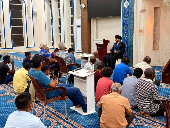 تقرير مصور/ جمعية "خوجا شيعة إثنا عشري" (KSIJ) تعقد درساً أسبوعياً في الفقه الإسلامي حول أحكام الأكل والشرب في أوغندا