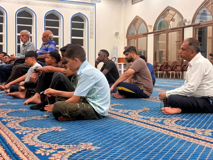 تقرير مصور/ جمعية "خوجا شيعة إثنا عشري" (KSIJ) تعقد درساً أسبوعياً في الفقه الإسلامي حول أحكام الأكل والشرب في أوغندا