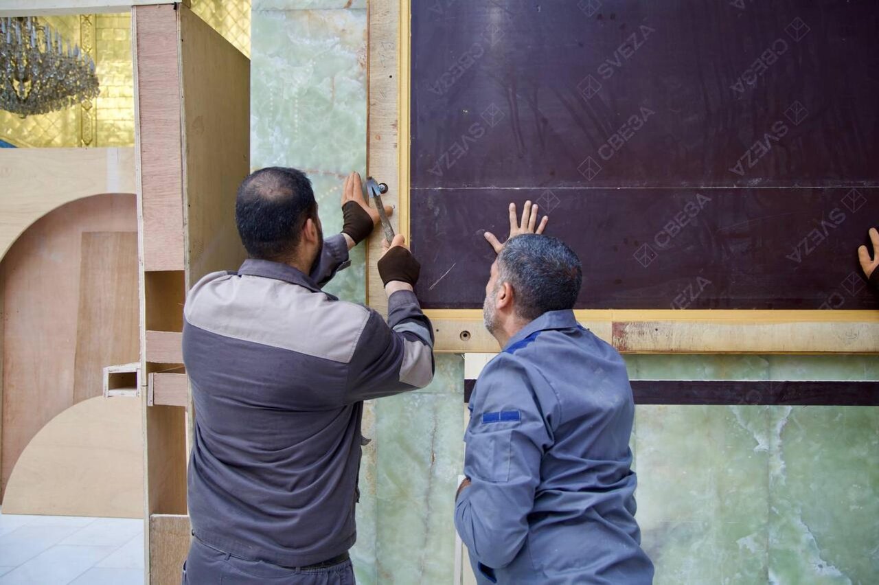 Al-Abbas shrine installs golden panels bearing Aba al-Fadl al-Abbas’s ...
