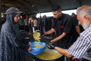 Galeri Foto: Antrian 12 Jam Demi Sesuap Nasi di Gaza