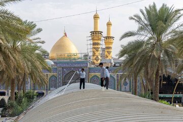 تقرير مصور/ كوادر العتبة العباسية المقدسة تنظف الهياكل المغطاة في ساحة "بين الحرمين"