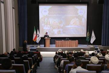 برگزاری نشست علمی نامه‌های امام شهید به جوانان غرب