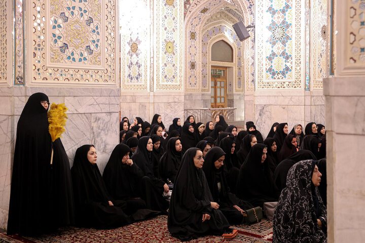 تقرير مصور/ الكادر التمريضي يزور مرقد الإمام الرضا (ع) لتجديد العهد على خط الشهيد الإمام (الخامنئي"