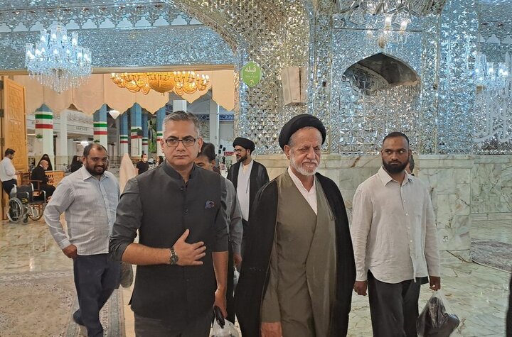 آشنایی سفیر هندوستان با فضای معنوی بارگاه ملکوتی کریمه اهل بیت(ع)