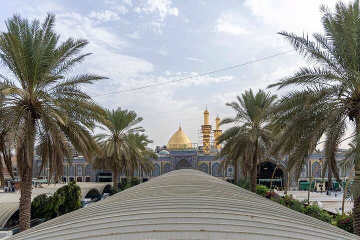 تقرير مصور/ كوادر العتبة العباسية المقدسة تنظف الهياكل المغطاة في ساحة "بين الحرمين"