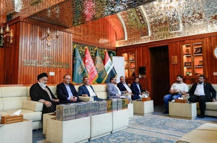 تقرير مصور/ إهداء مؤلّفات المحقّق النائينيّ إلى العتبات المقدّسة ومراكز البحوث التخصّصيّة
