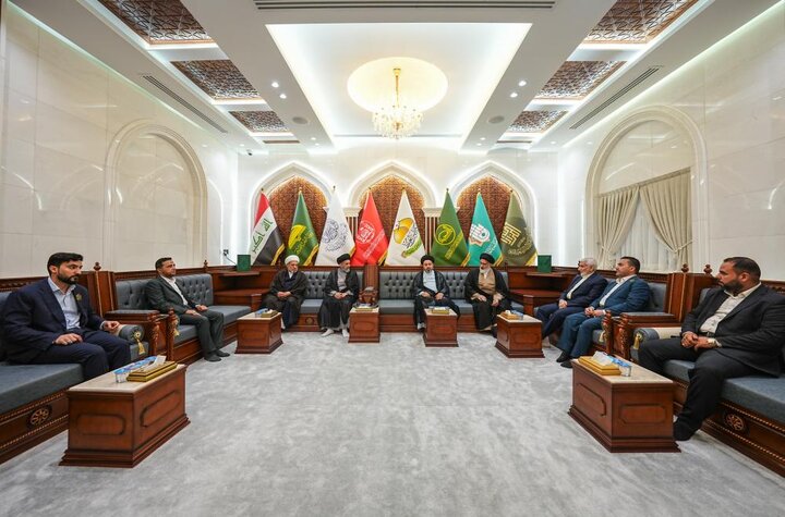 تقرير مصور/ إهداء مؤلّفات المحقّق النائينيّ إلى العتبات المقدّسة ومراكز البحوث التخصّصيّة