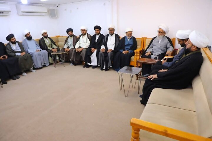 وفد المكتب الباكستاني يلتقي آية الله بشير النجفي في النجف
