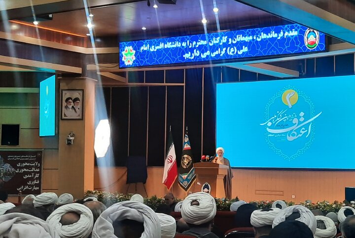 اعتکاف کوتاه‌ترین مسیر انقطاع از غیر خدا و اتصال به خداست