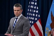 Ҳегсет: мо бар Ҳурмуз назорат дорем!; фарёди як эътирозкунанда: тарсон, ту ҷанговар нестӣ