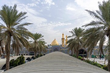 Informe fotográfico | El personal del Santuario de Al-Abbas(P) limpia las estructuras cubiertas del patio de Bayn al-Haramayn