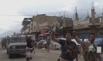 Yemen Ordusu Taiz’in Batısında Kontrolü Sağladı: Suudi Komutanların Aden’e Çekilmesi Gündemde
