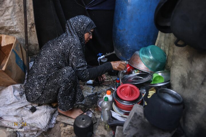 Informe fotográfico | Seis horas de espera de una madre palestina en Gaza por una comida