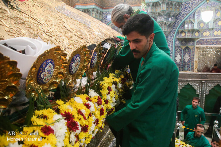 گل‌آرایی ضریح مطهر حضرت معصومه(س) در آستانه میلاد حضرت زینب(س)
