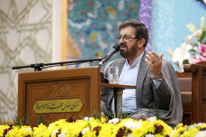 حضور پرشور زائران در حرم بانوی کرامت در شب میلاد حضرت زینب کبری (س)