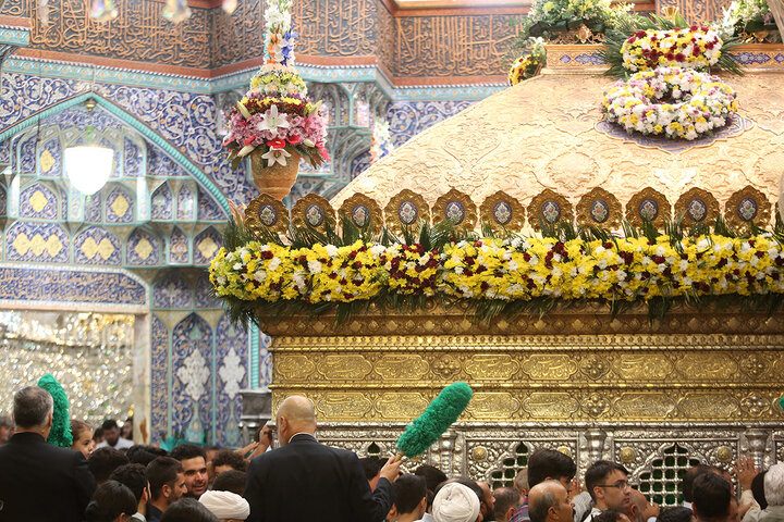 حضور پرشور زائران در حرم بانوی کرامت در شب میلاد حضرت زینب کبری (س)